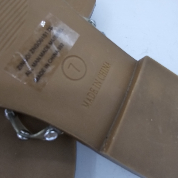 Steve Madden Skyler Strappy Flat Studded Sandals Size 7 - Picture 10 of 13